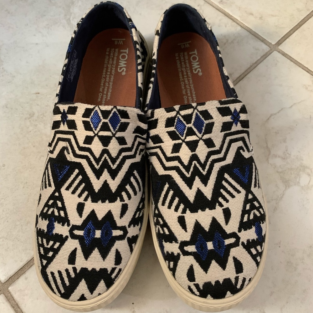 NWOB TOMS Sunset Slip on Sneakers, Blk/white, 6